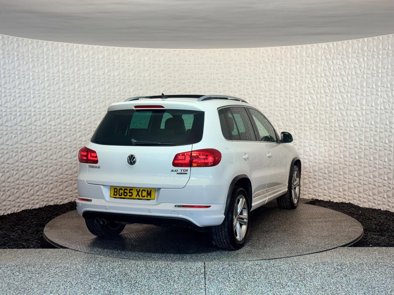 Volkswagen Tiguan 2.0 TDI BlueMotion Tech R-Line Edition DSG 4WD Euro 6 (s/s) 5dr 5dr Automatic 2015