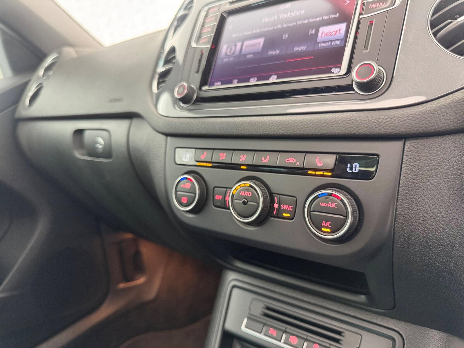 Volkswagen Tiguan 2.0 TDI BlueMotion Tech R-Line Edition DSG 4WD Euro 6 (s/s) 5dr 5dr Automatic 2015