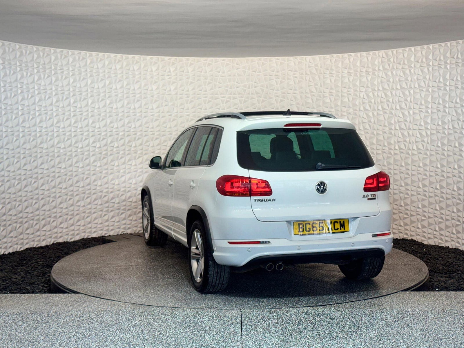 Volkswagen Tiguan 2.0 TDI BlueMotion Tech R-Line Edition DSG 4WD Euro 6 (s/s) 5dr 5dr Automatic 2015