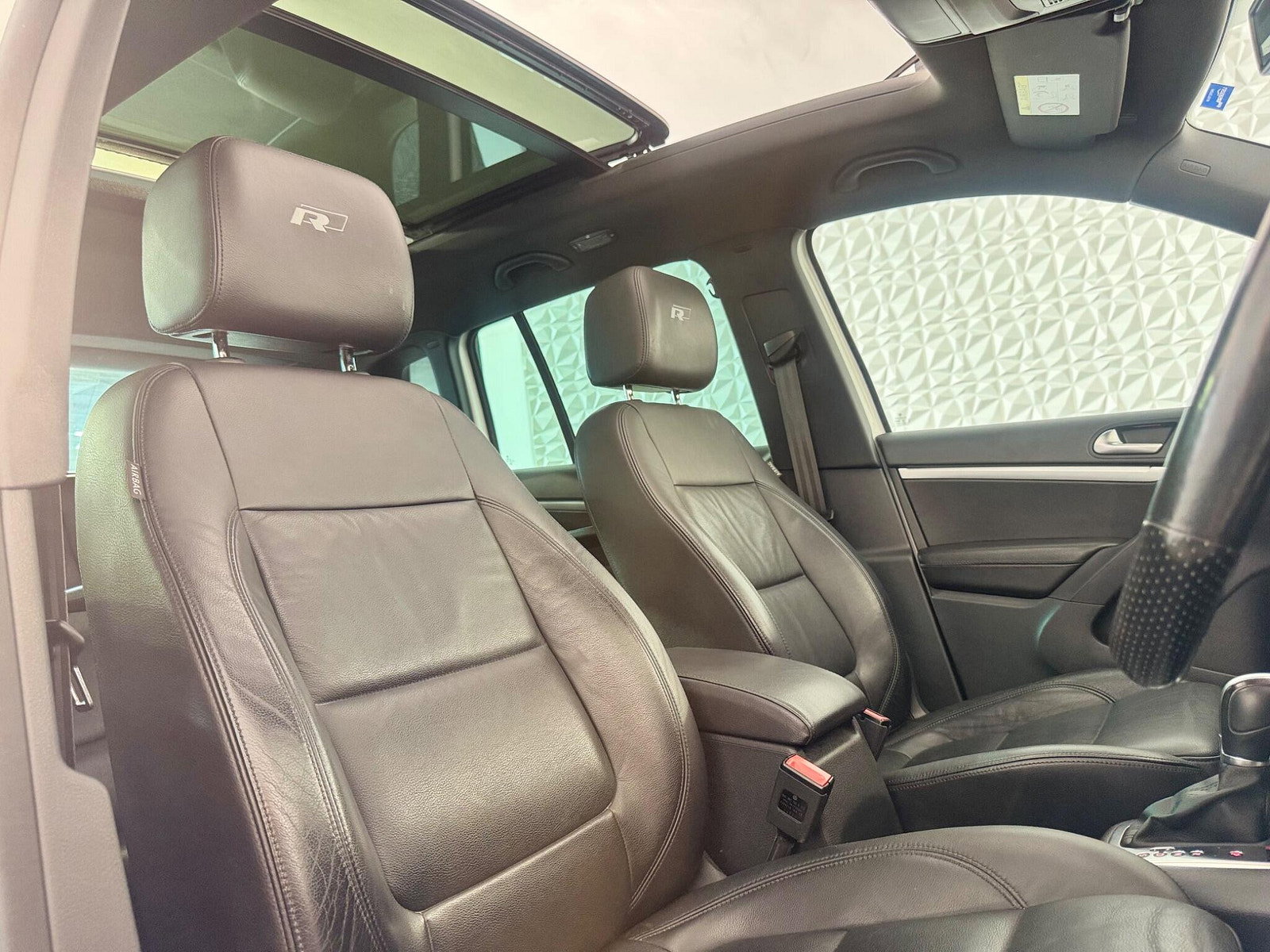 Volkswagen Tiguan 2.0 TDI BlueMotion Tech R-Line Edition DSG 4WD Euro 6 (s/s) 5dr 5dr Automatic 2015