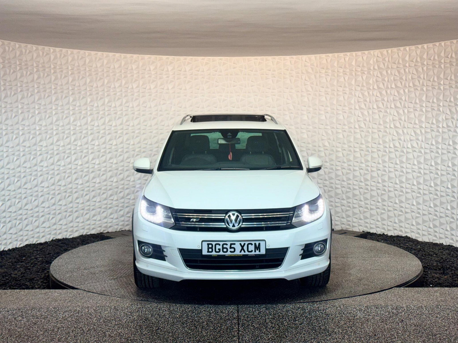 Volkswagen Tiguan 2.0 TDI BlueMotion Tech R-Line Edition DSG 4WD Euro 6 (s/s) 5dr 5dr Automatic 2015