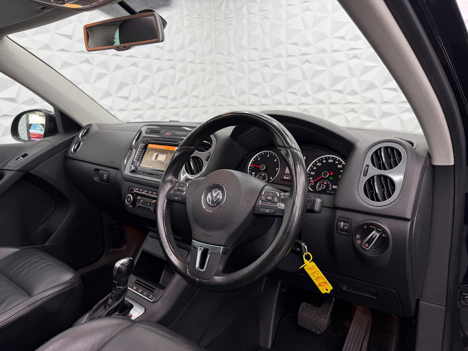 Volkswagen Tiguan 2.0 TDI BlueMotion Tech SE DSG 4WD Euro 5 (s/s) 5dr 5dr Automatic 2013