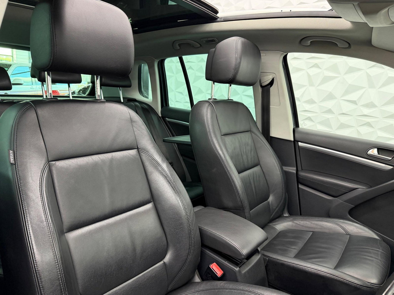 Volkswagen Tiguan 2.0 TDI BlueMotion Tech SE DSG 4WD Euro 5 (s/s) 5dr 5dr Automatic 2013