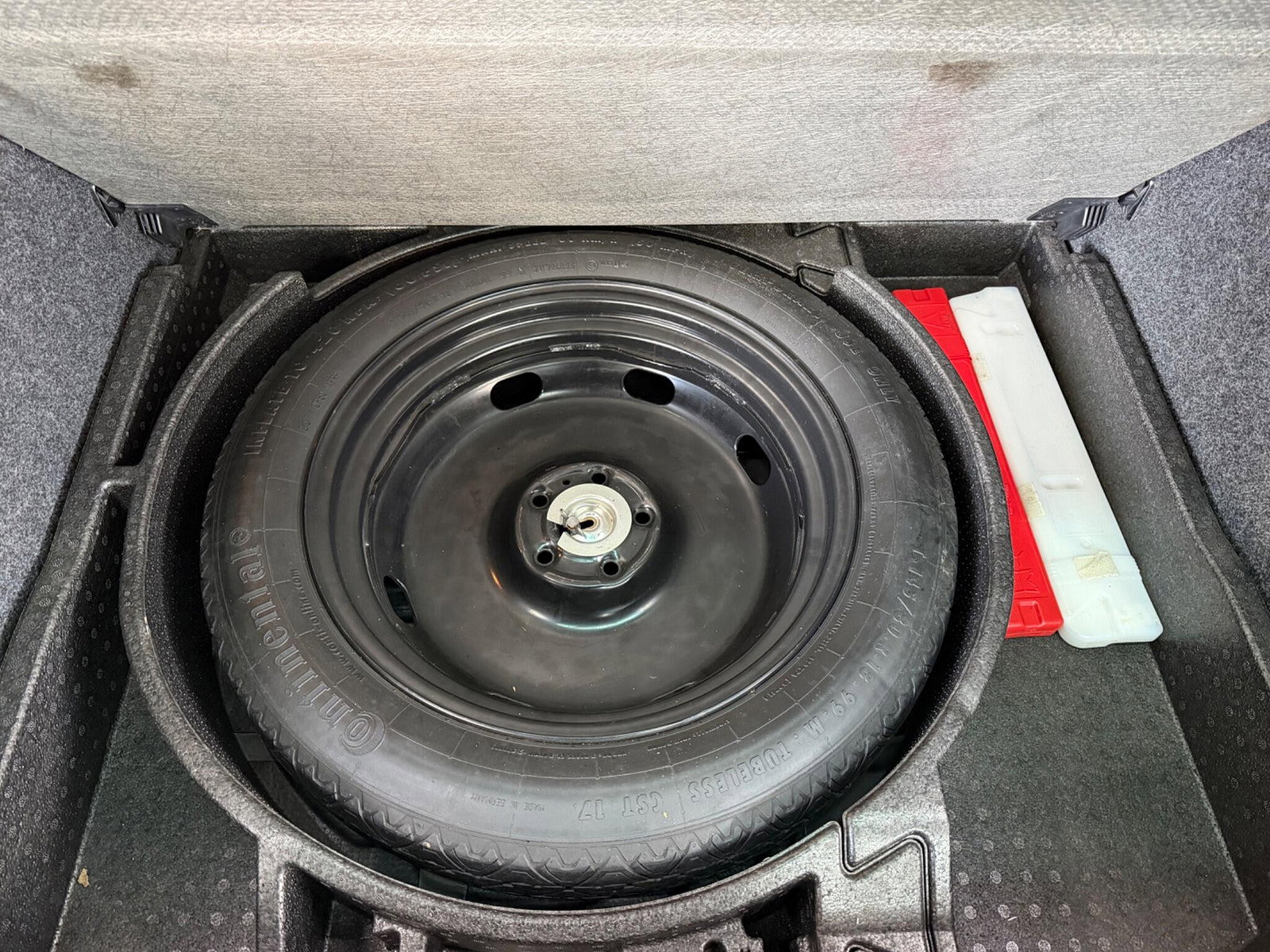 Volkswagen Tiguan 2.0 TDI BlueMotion Tech SE DSG 4WD Euro 5 (s/s) 5dr 5dr Automatic 2013