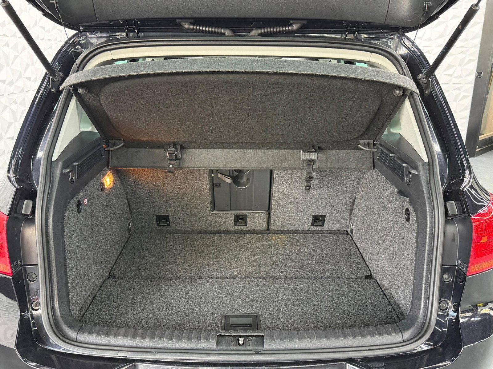 Volkswagen Tiguan 2.0 TDI BlueMotion Tech SE DSG 4WD Euro 5 (s/s) 5dr 5dr Automatic 2013