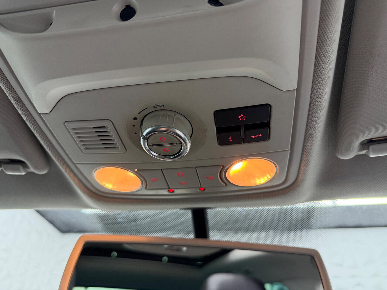 Volkswagen Tiguan 2.0 TDI BlueMotion Tech SE DSG 4WD Euro 5 (s/s) 5dr 5dr Automatic 2013