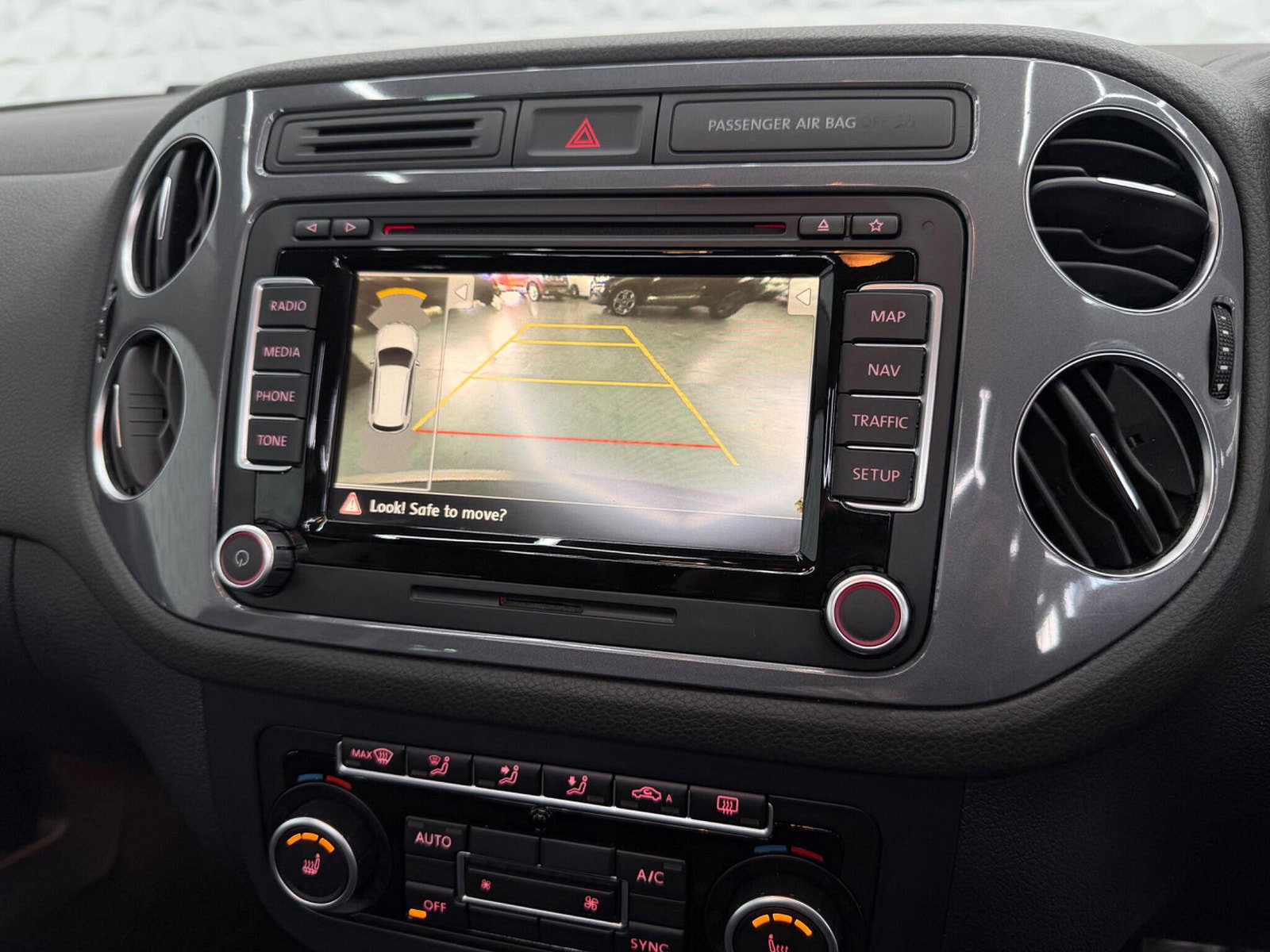 Volkswagen Tiguan 2.0 TDI BlueMotion Tech SE DSG 4WD Euro 5 (s/s) 5dr 5dr Automatic 2013