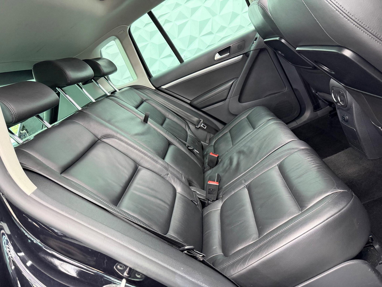 Volkswagen Tiguan 2.0 TDI BlueMotion Tech SE DSG 4WD Euro 5 (s/s) 5dr 5dr Automatic 2013