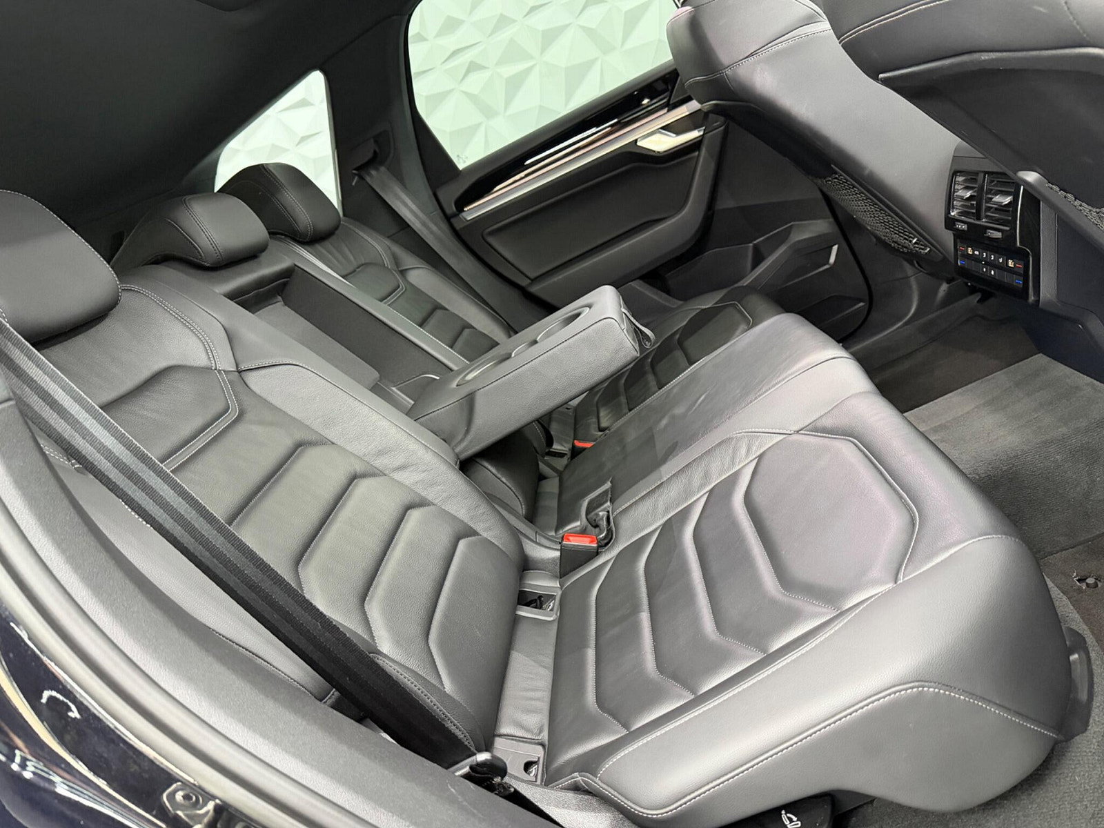 Volkswagen Touareg 3.0 TSI V6 Black Edition Tiptronic 4Motion Euro 6 (s/s) 5dr 5dr Automatic 2021