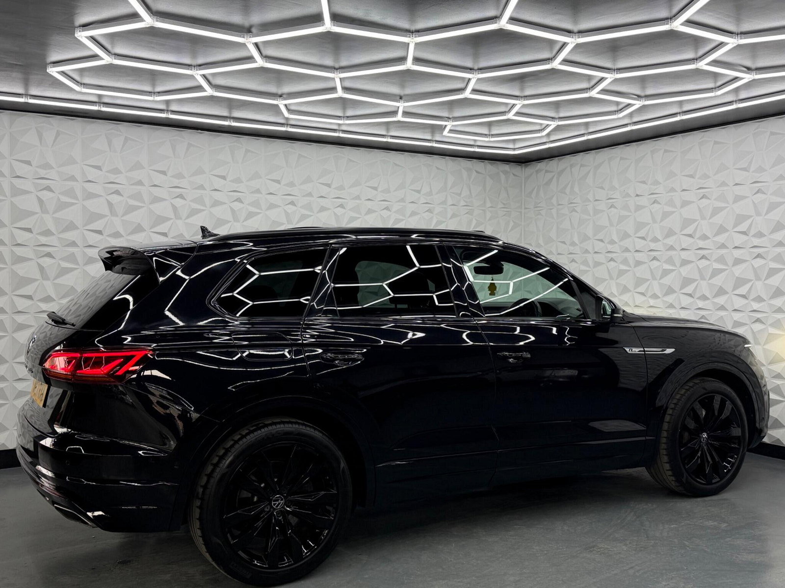 Volkswagen Touareg 3.0 TSI V6 Black Edition Tiptronic 4Motion Euro 6 (s/s) 5dr 5dr Automatic 2021