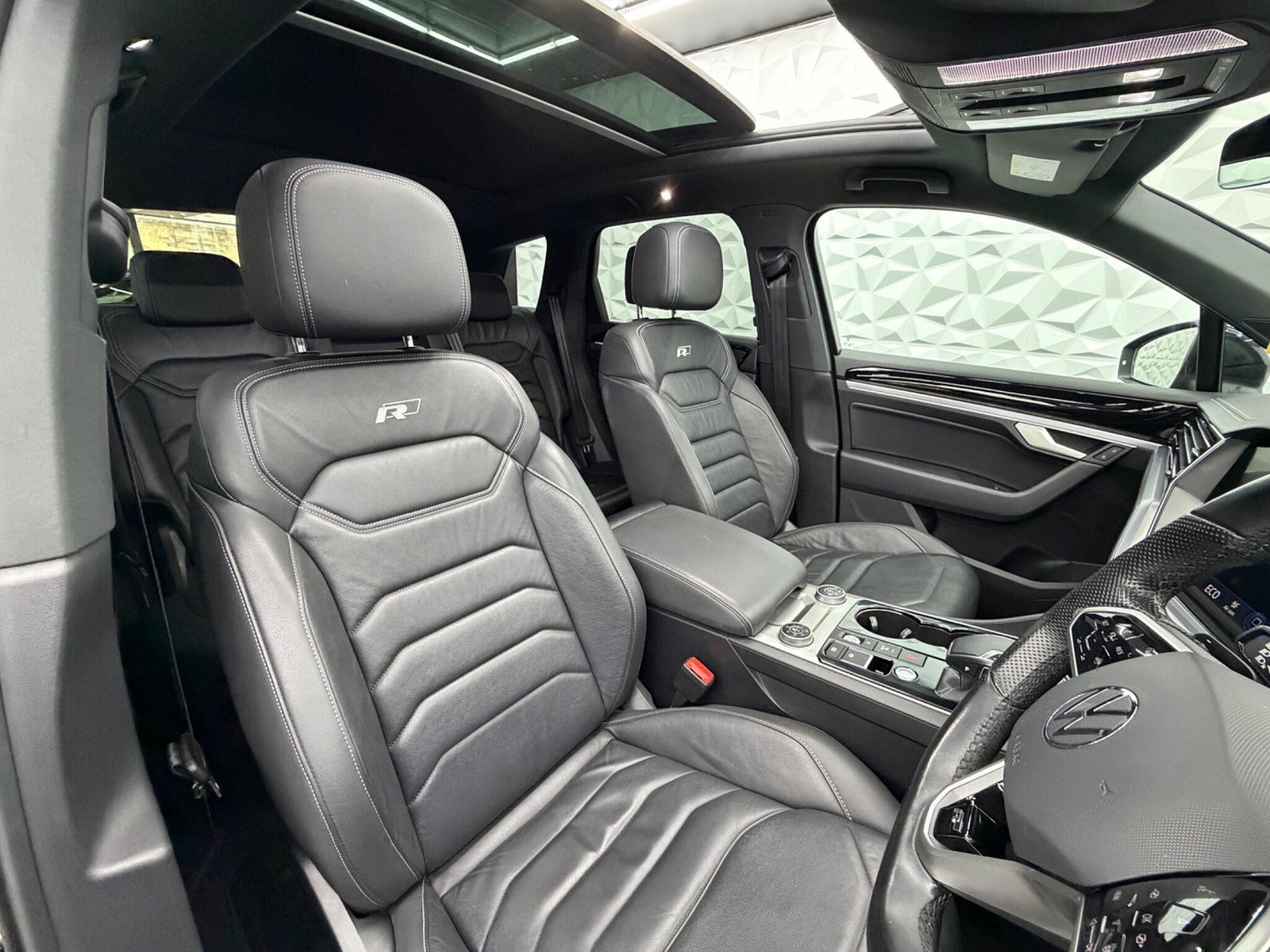 Volkswagen Touareg 3.0 TSI V6 Black Edition Tiptronic 4Motion Euro 6 (s/s) 5dr 5dr Automatic 2021