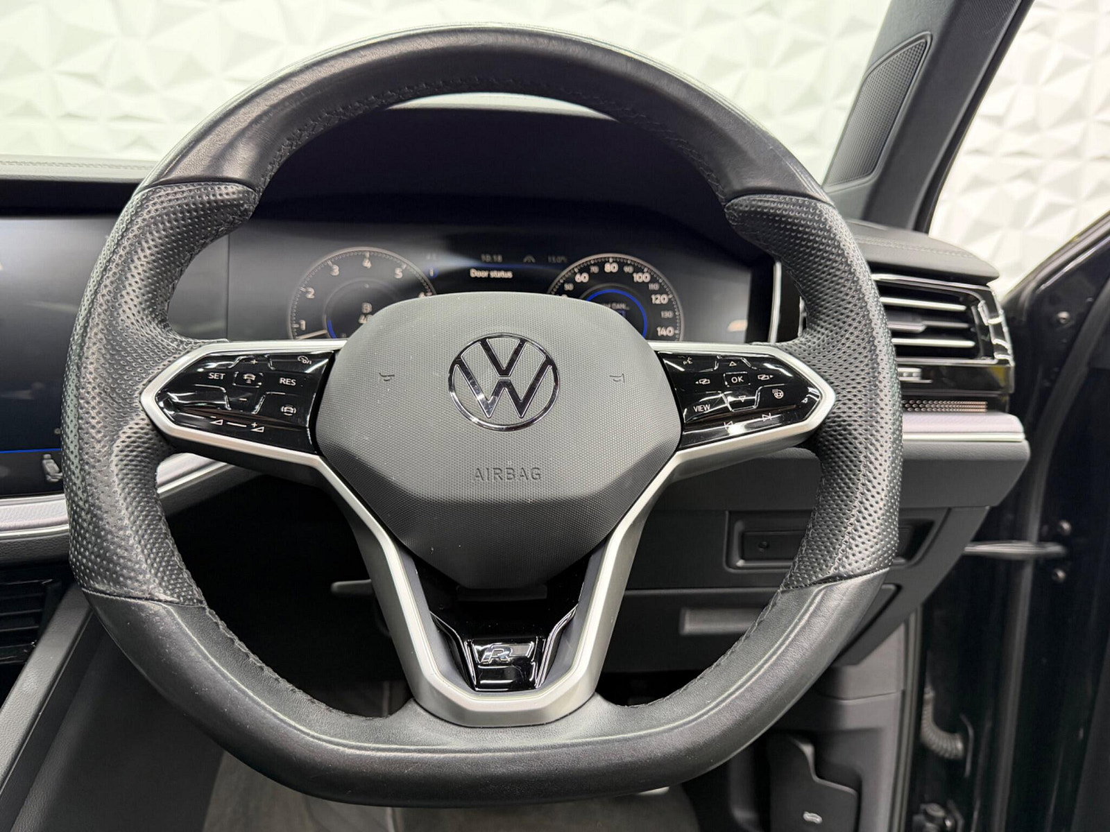 Volkswagen Touareg 3.0 TSI V6 Black Edition Tiptronic 4Motion Euro 6 (s/s) 5dr 5dr Automatic 2021