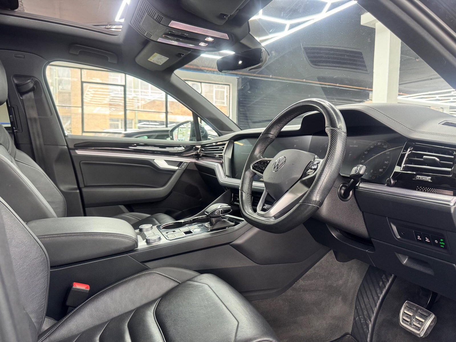 Volkswagen Touareg 3.0 TSI V6 Black Edition Tiptronic 4Motion Euro 6 (s/s) 5dr 5dr Automatic 2021