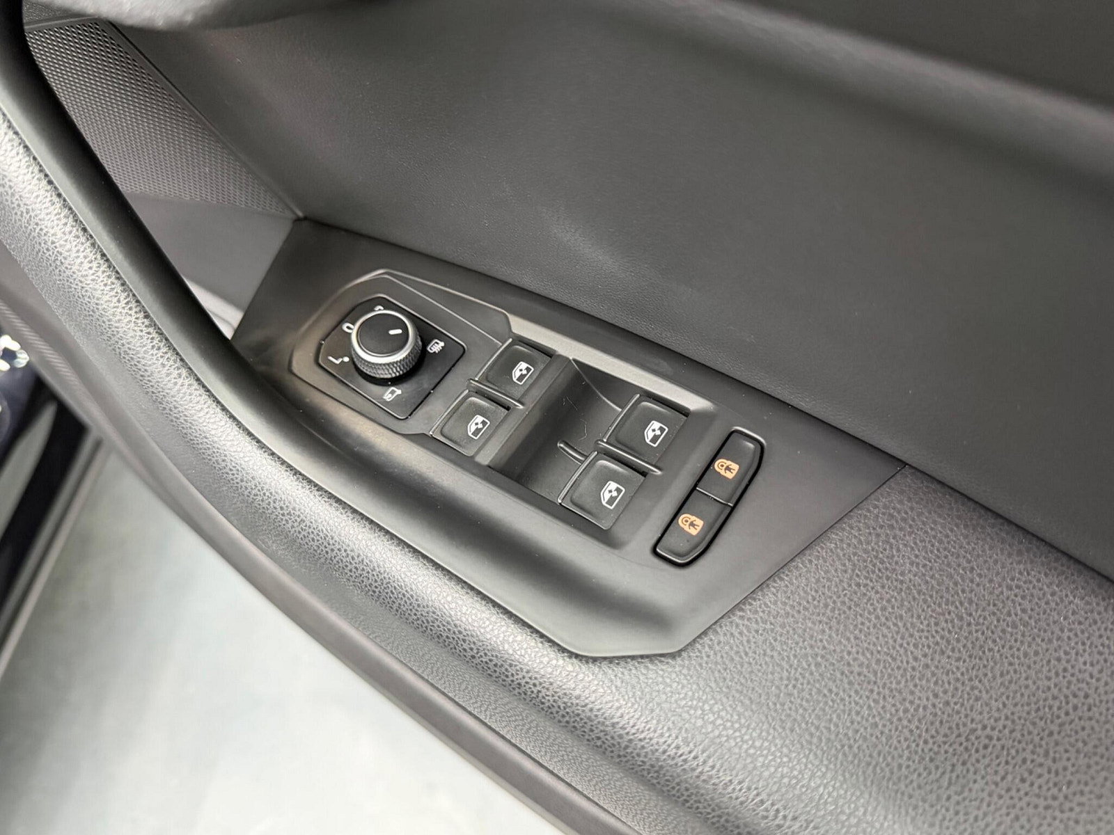 Volkswagen Touareg 3.0 TSI V6 Black Edition Tiptronic 4Motion Euro 6 (s/s) 5dr 5dr Automatic 2021