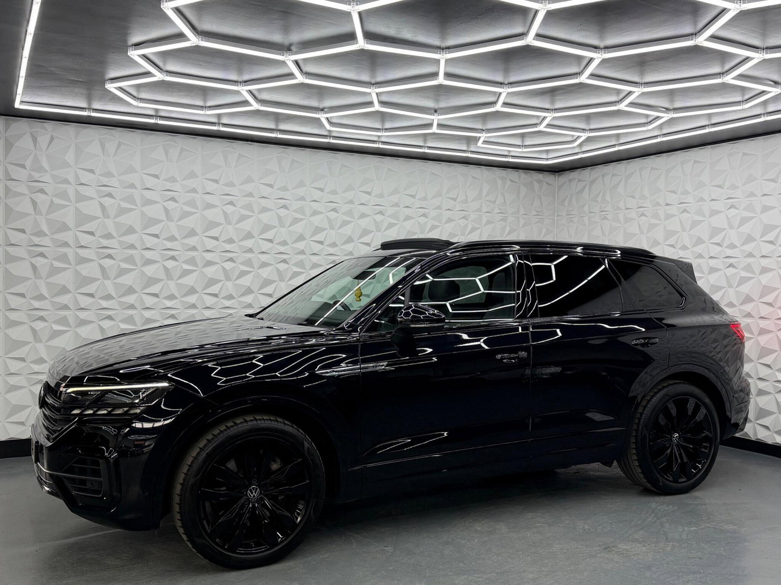 Volkswagen Touareg 3.0 TSI V6 Black Edition Tiptronic 4Motion Euro 6 (s/s) 5dr 5dr Automatic 2021