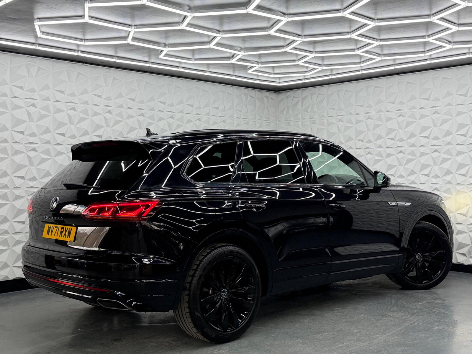 Volkswagen Touareg 3.0 TSI V6 Black Edition Tiptronic 4Motion Euro 6 (s/s) 5dr 5dr Automatic 2021