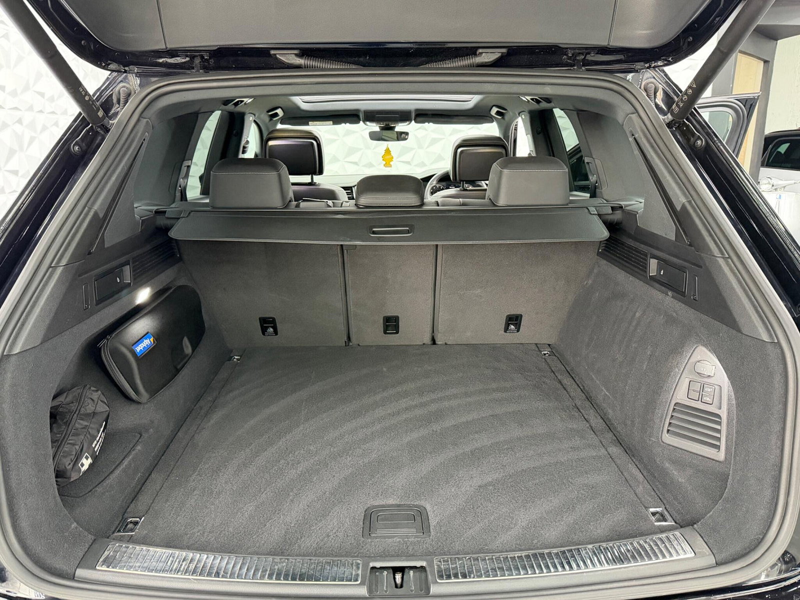 Volkswagen Touareg 3.0 TSI V6 Black Edition Tiptronic 4Motion Euro 6 (s/s) 5dr 5dr Automatic 2021