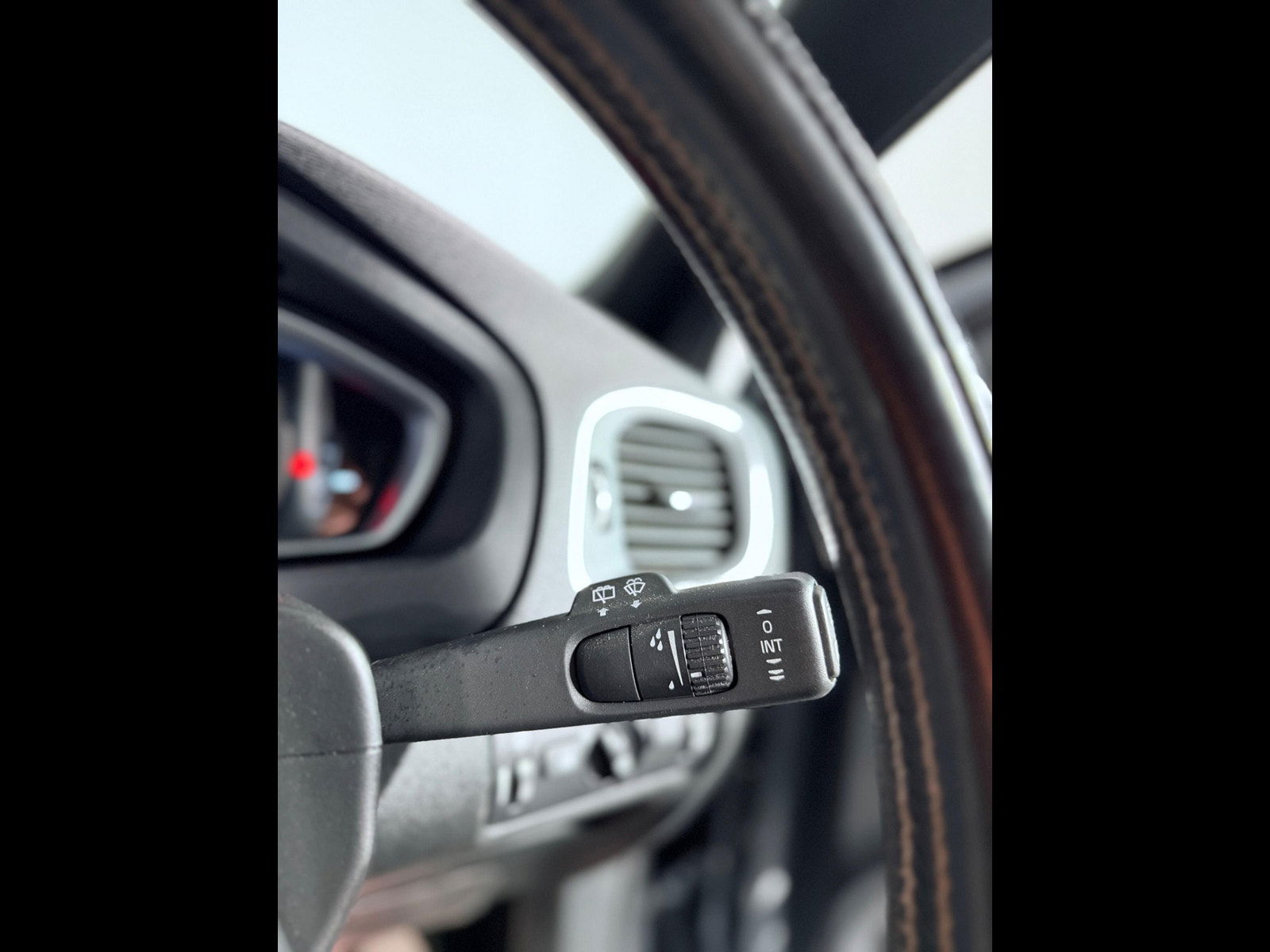 Volvo V40 2.0 D3 R-Design Nav Euro 5 (s/s) 5dr 5dr Manual 2014