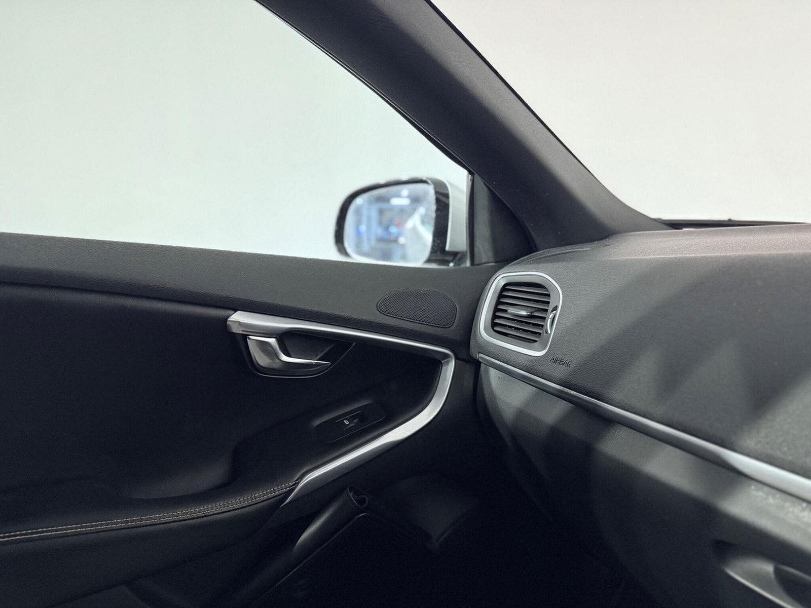 Volvo V40 2.0 D3 R-Design Nav Euro 5 (s/s) 5dr 5dr Manual 2014