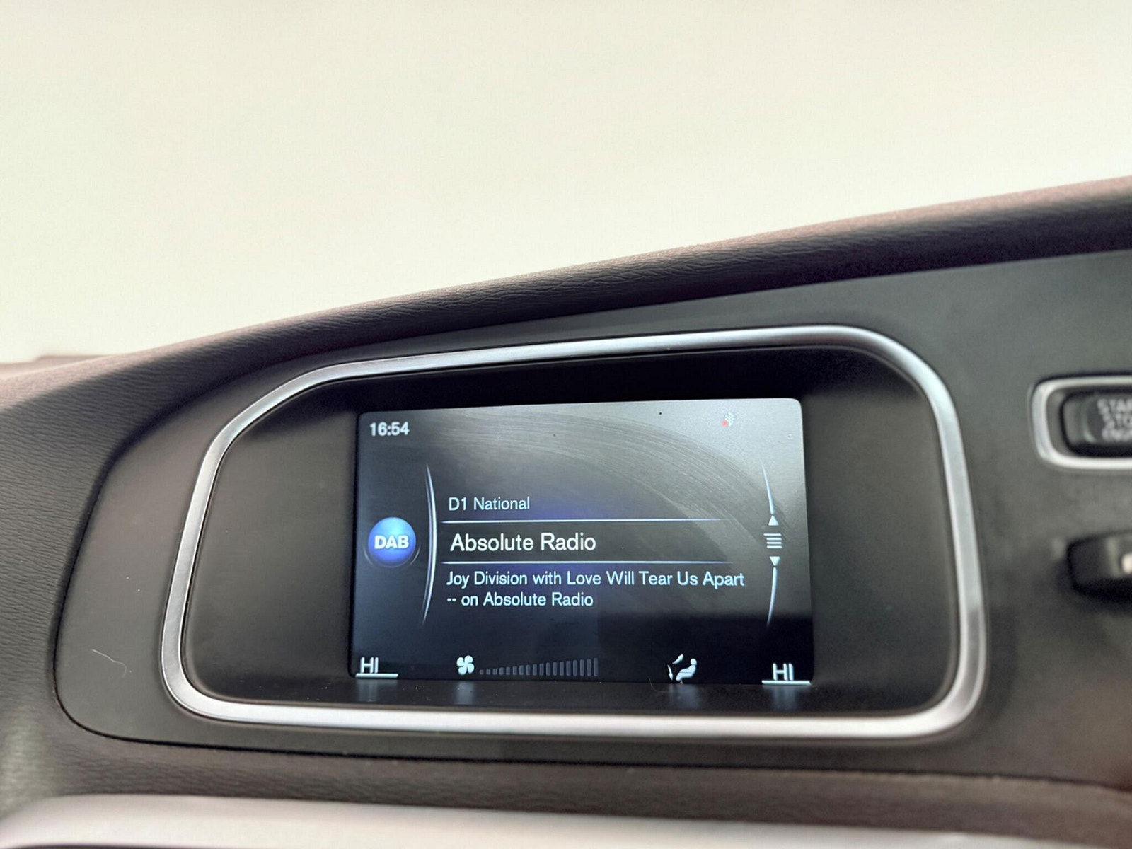 Volvo V40 2.0 D3 R-Design Nav Euro 5 (s/s) 5dr 5dr Manual 2014