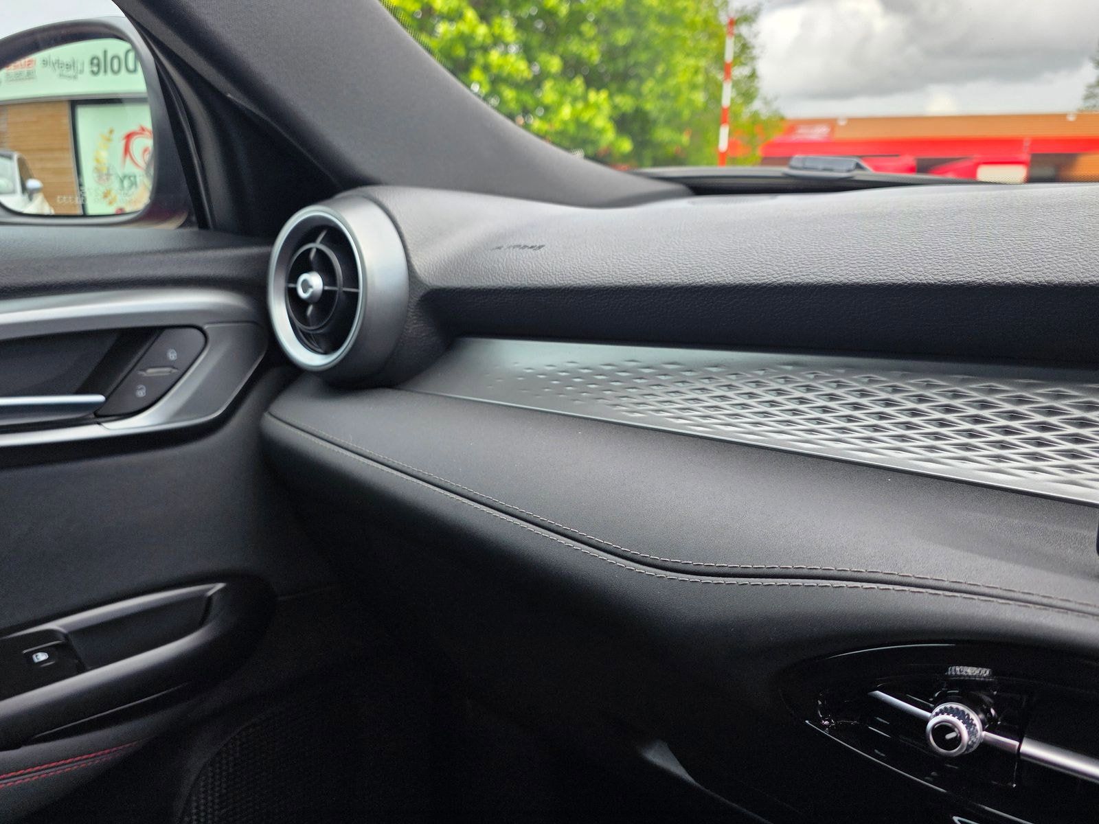 Alfa Romeo Tonale 1.3 VGT 15.5kWh Veloce SUV 5dr Petrol Plug-in Hybrid Auto Q4 AWD Euro 6 (280 ps) 5dr Automatic 2023