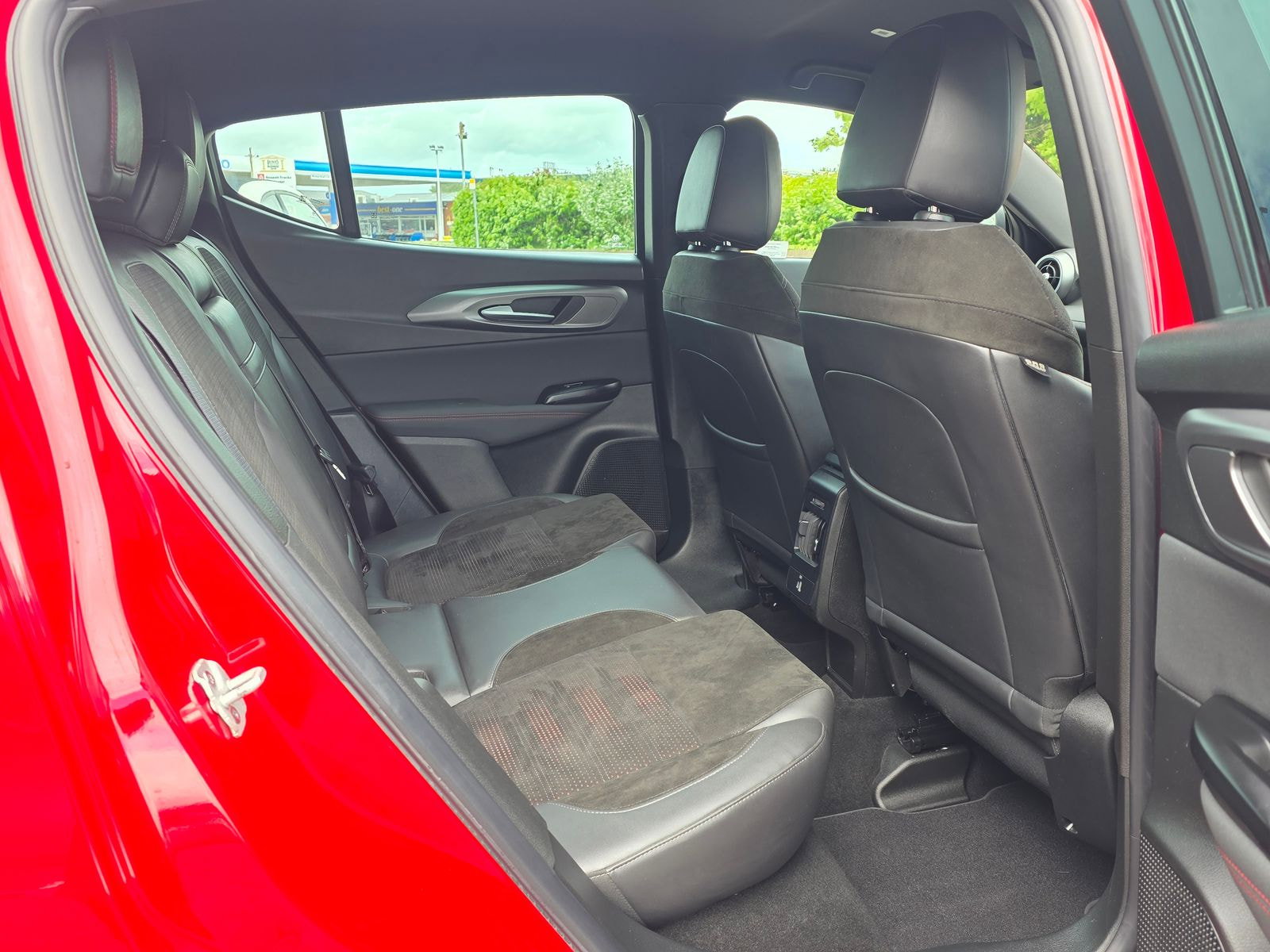 Alfa Romeo Tonale 1.3 VGT 15.5kWh Veloce SUV 5dr Petrol Plug-in Hybrid Auto Q4 AWD Euro 6 (280 ps) 5dr Automatic 2023