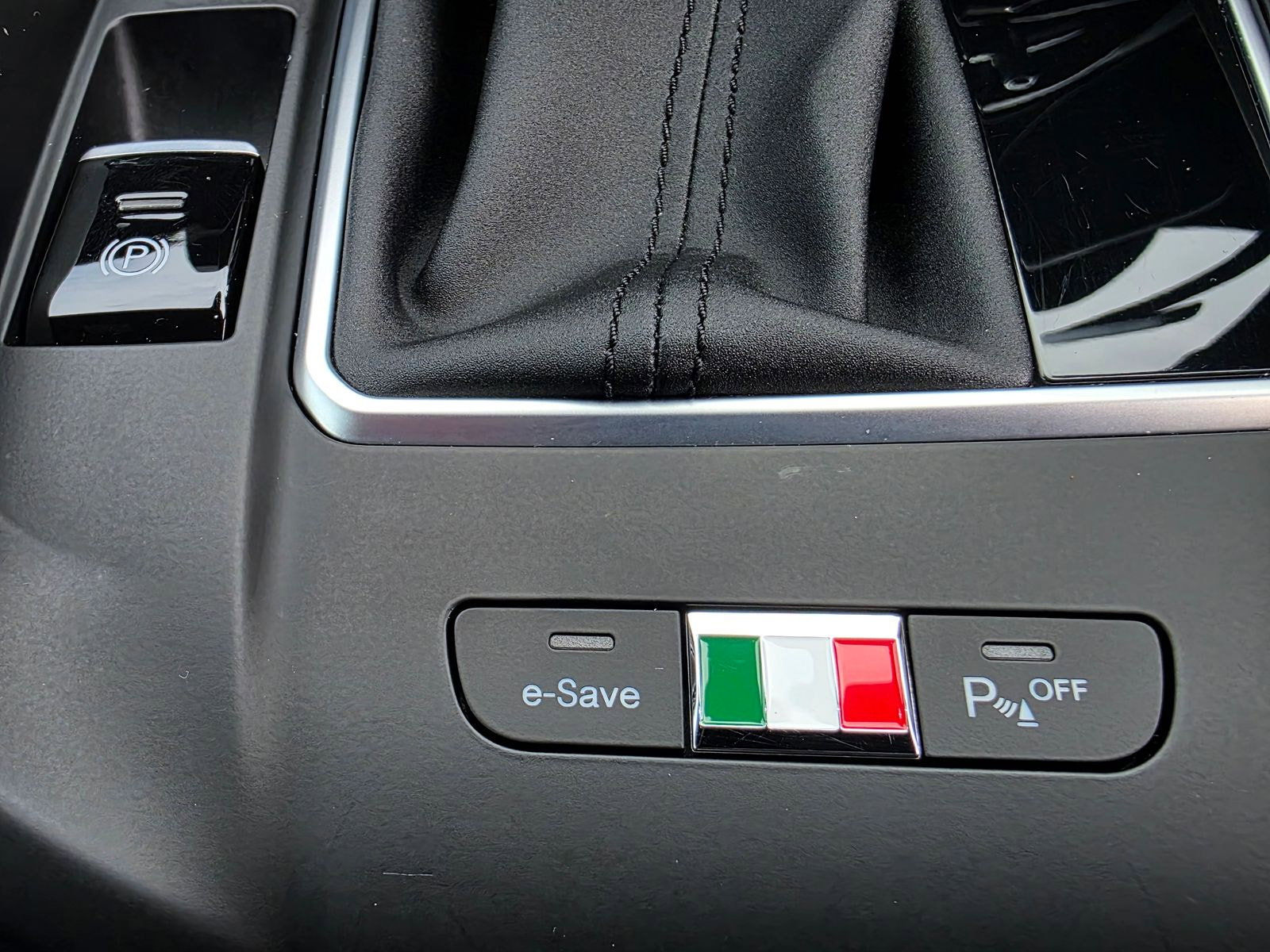 Alfa Romeo Tonale 1.3 VGT 15.5kWh Veloce SUV 5dr Petrol Plug-in Hybrid Auto Q4 AWD Euro 6 (280 ps) 5dr Automatic 2023