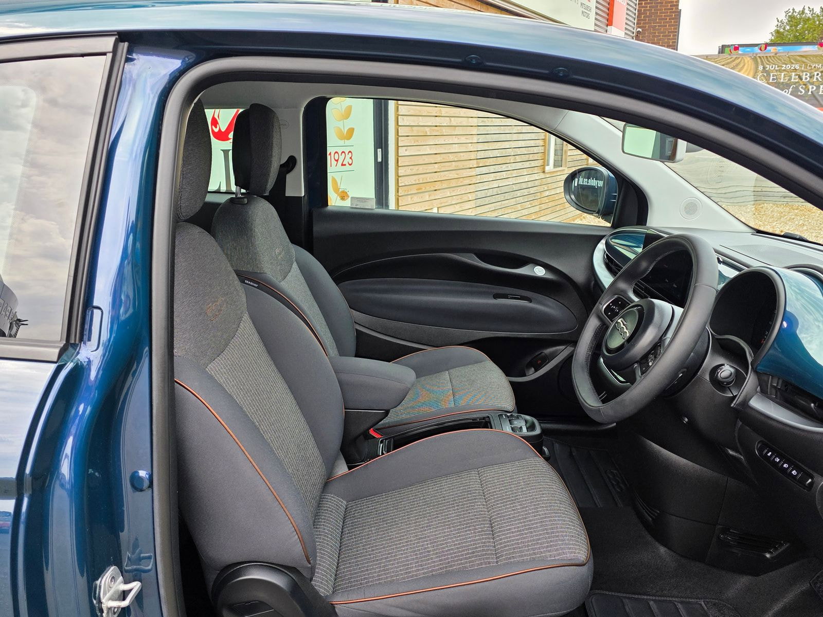 Fiat 500e 42kWh Icon Hatchback 3dr Electric Auto (118 ps) 3dr Automatic 2022