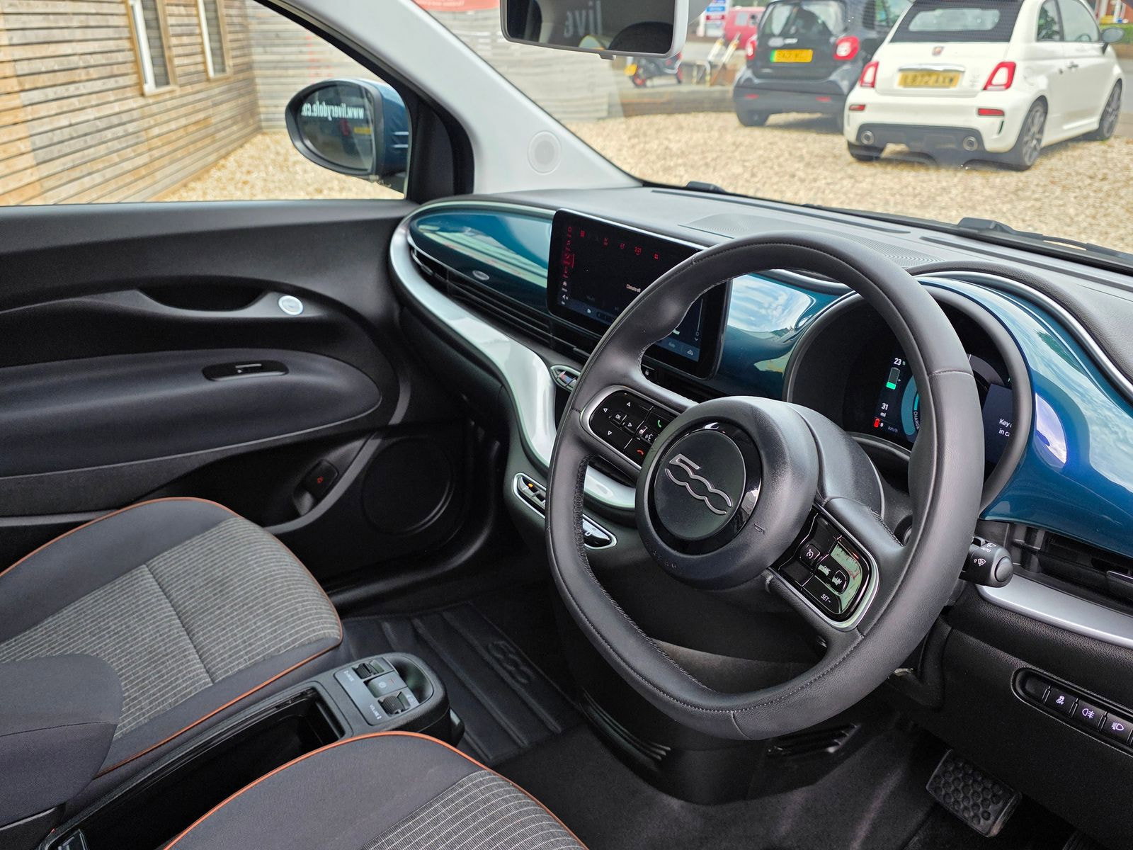 Fiat 500e 42kWh Icon Hatchback 3dr Electric Auto (118 ps) 3dr Automatic 2022