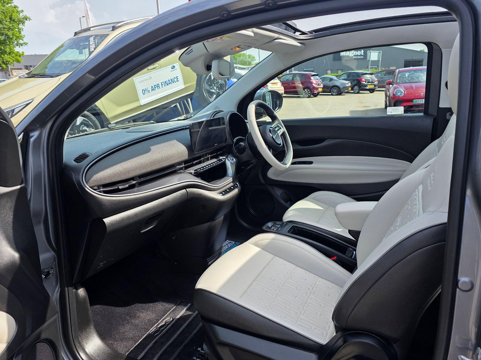 Fiat 500e C 42kWh La Prima Convertible 2dr Electric Auto (118 ps) 2dr Automatic 2022