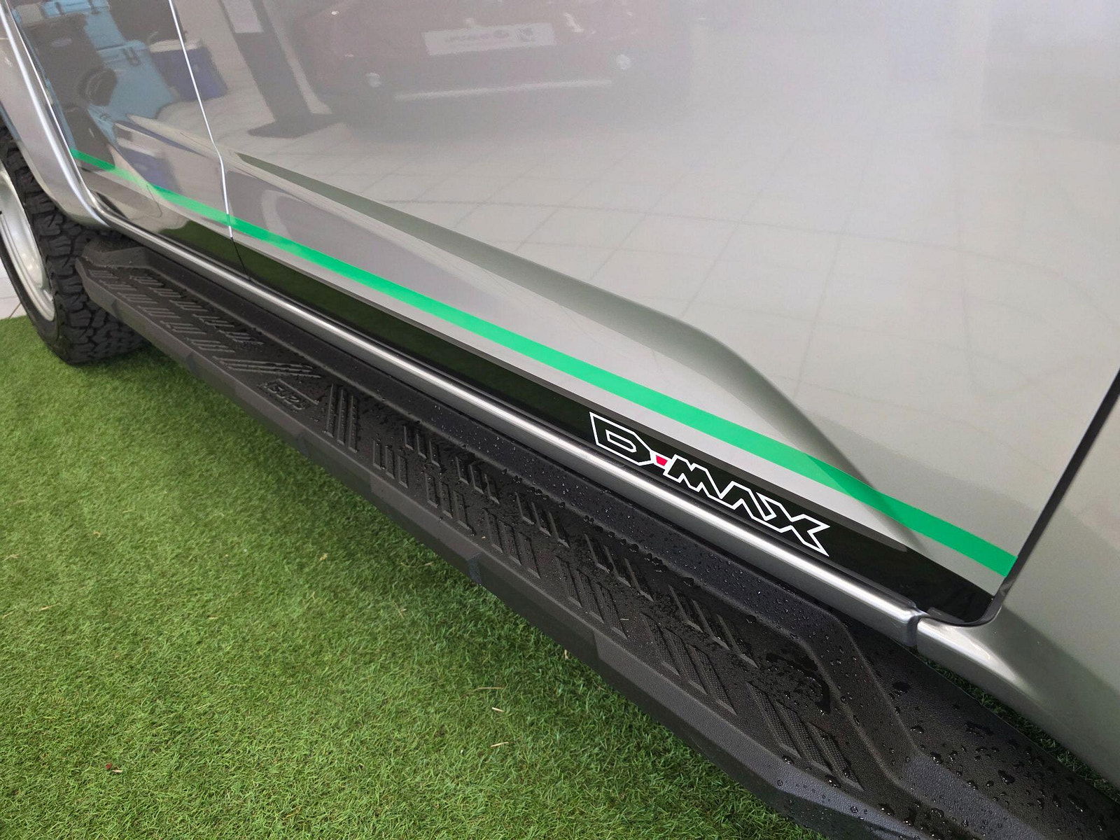 Isuzu D-Max 1.9 TD Utility Diff Lock Pickup Double Cab 4dr Diesel Manual 4WD Euro 6 (s/s) (164 ps) 4dr Manual 2025