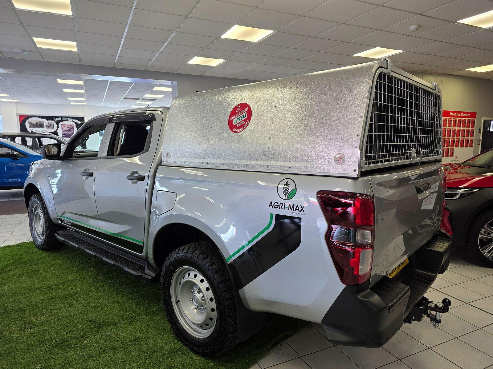 Isuzu D-Max 1.9 TD Utility Diff Lock Pickup Double Cab 4dr Diesel Manual 4WD Euro 6 (s/s) (164 ps) 4dr Manual 2025