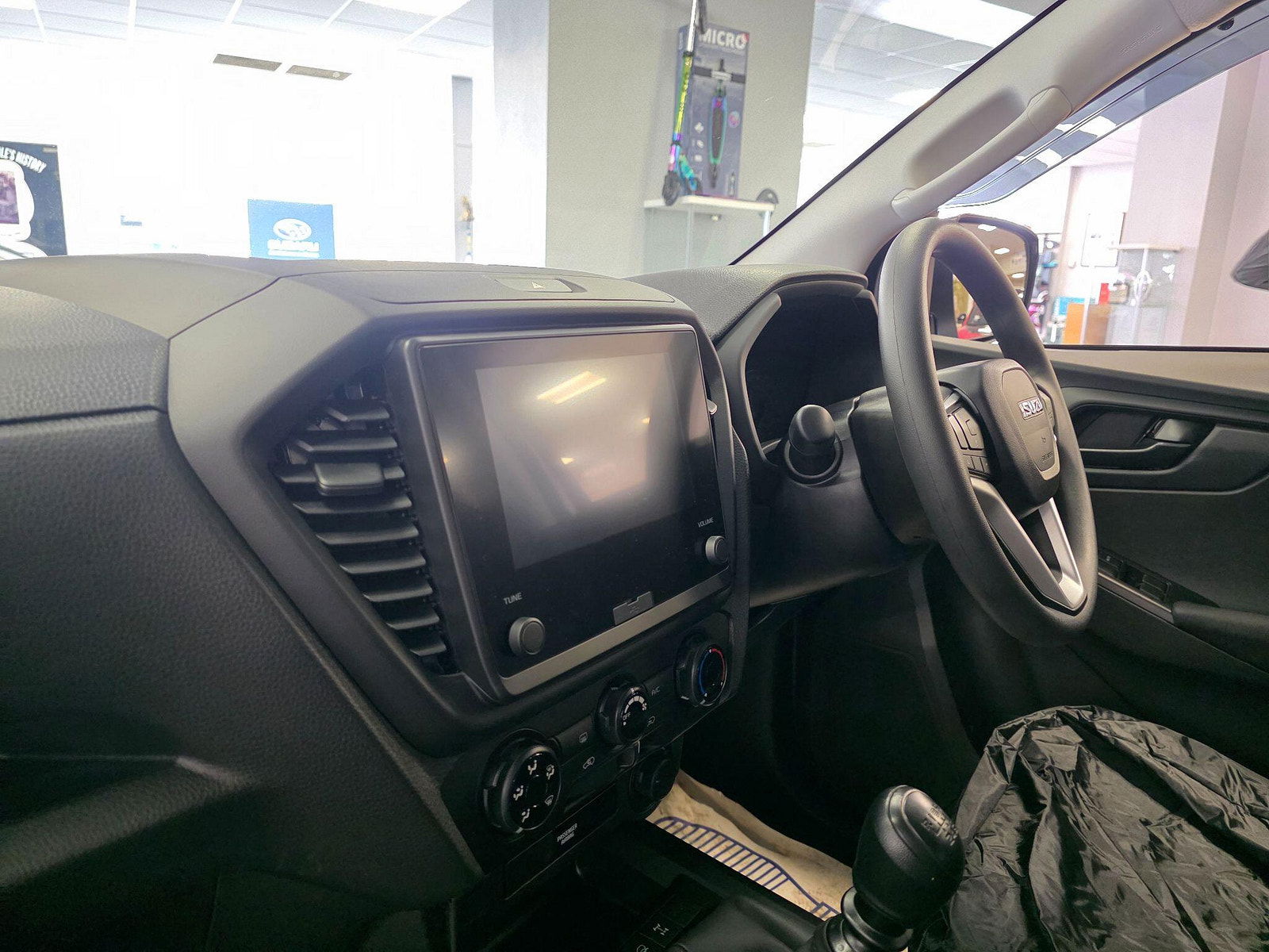 Isuzu D-Max 1.9 TD Utility Diff Lock Pickup Double Cab 4dr Diesel Manual 4WD Euro 6 (s/s) (164 ps) 4dr Manual 2025