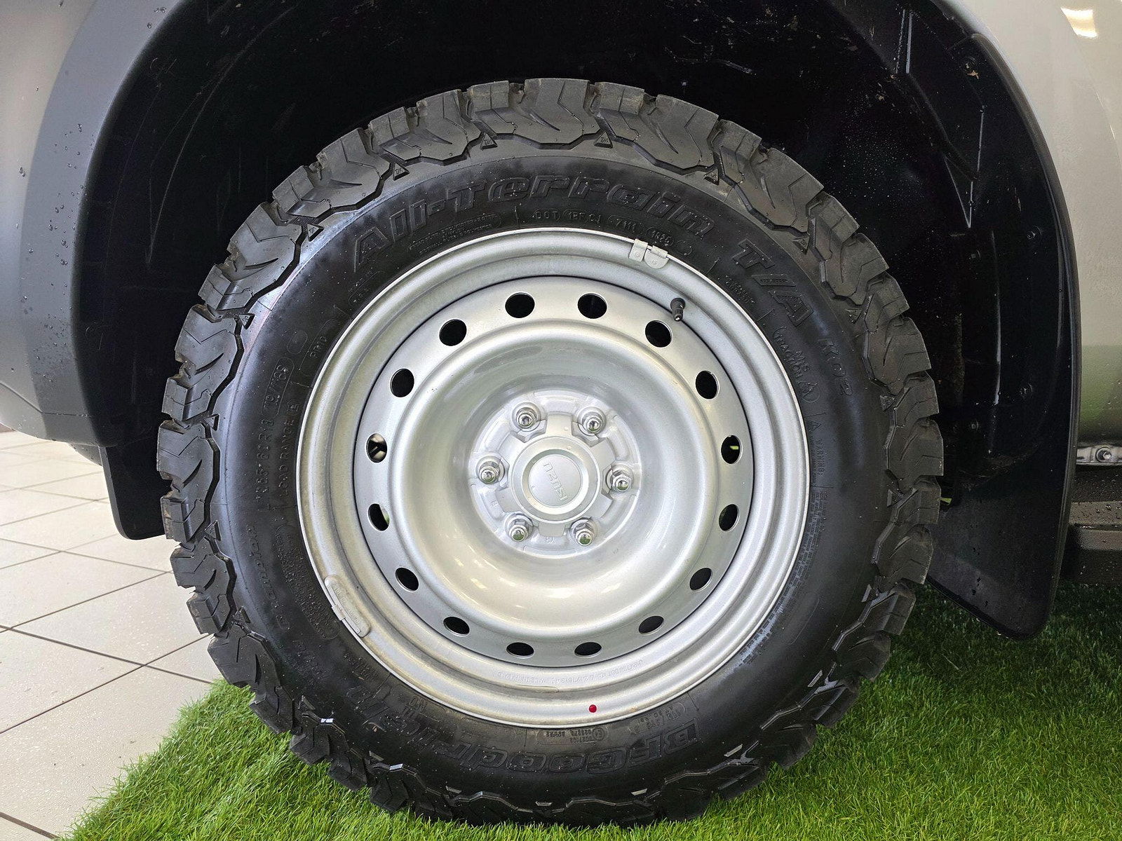 Isuzu D-Max 1.9 TD Utility Diff Lock Pickup Double Cab 4dr Diesel Manual 4WD Euro 6 (s/s) (164 ps) 4dr Manual 2025