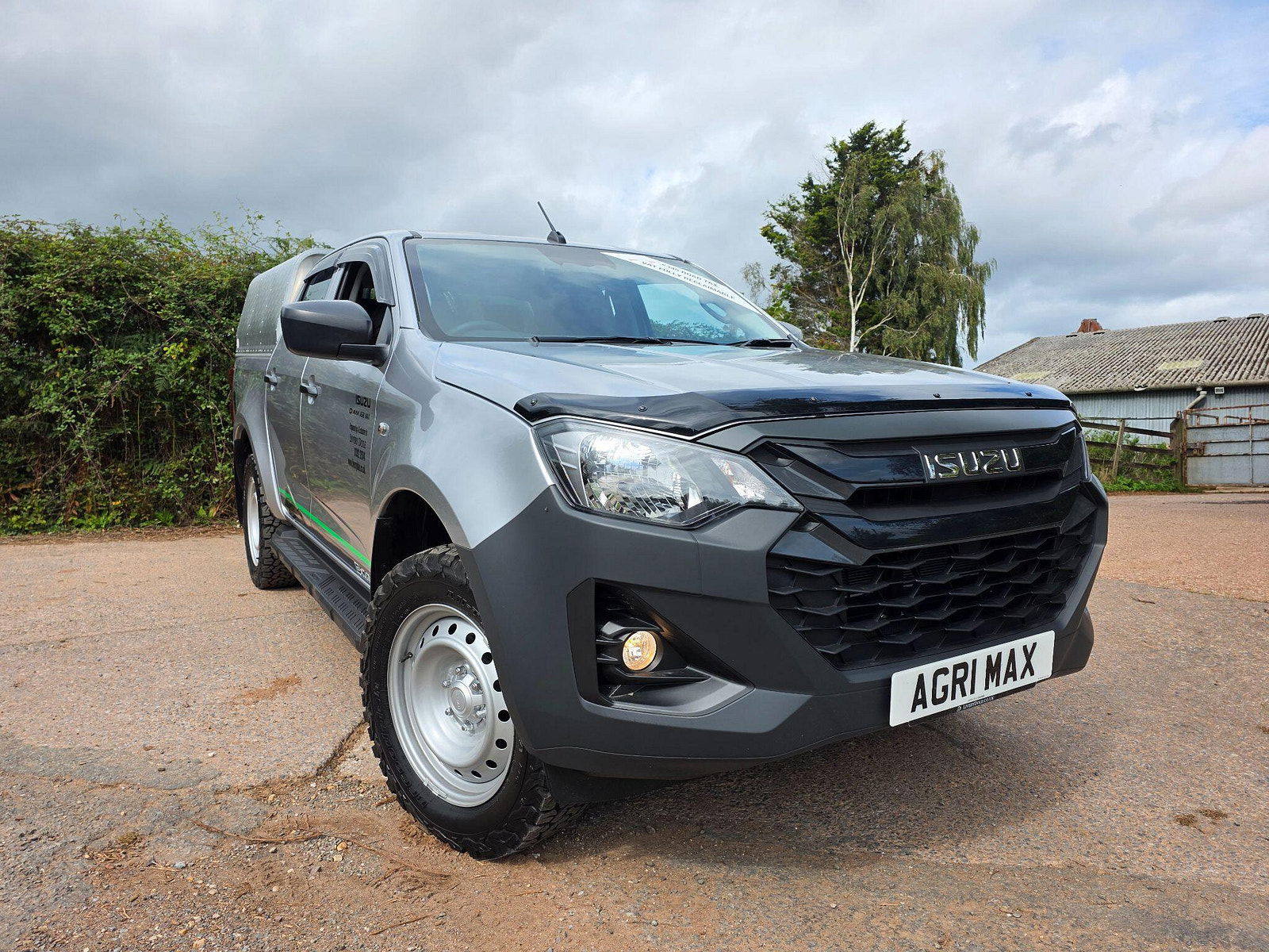 Isuzu D-Max 1.9 TD Utility Diff Lock Pickup Double Cab 4dr Diesel Manual 4WD Euro 6 (s/s) (164 ps) 4dr Manual 2025