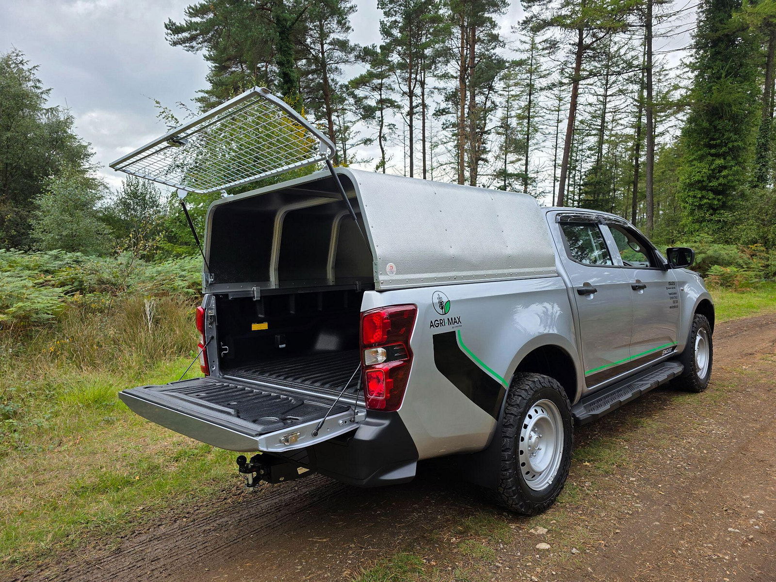 Isuzu D-Max 1.9 TD Utility Diff Lock Pickup Double Cab 4dr Diesel Manual 4WD Euro 6 (s/s) (164 ps) 4dr Manual 2025