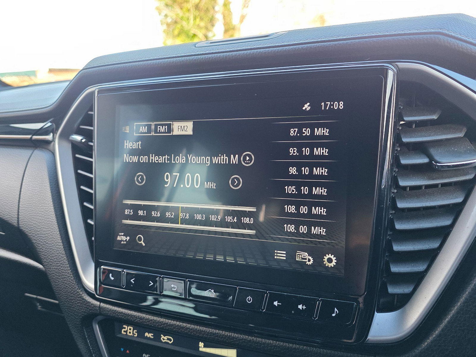 Isuzu D-Max 1.9 TD V-Cross Auto 4WD Euro 6 (s/s) 4dr 4dr Automatic 2023