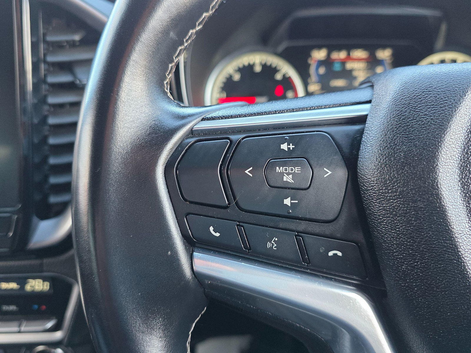 Isuzu D-Max 1.9 TD V-Cross Auto 4WD Euro 6 (s/s) 4dr 4dr Automatic 2023