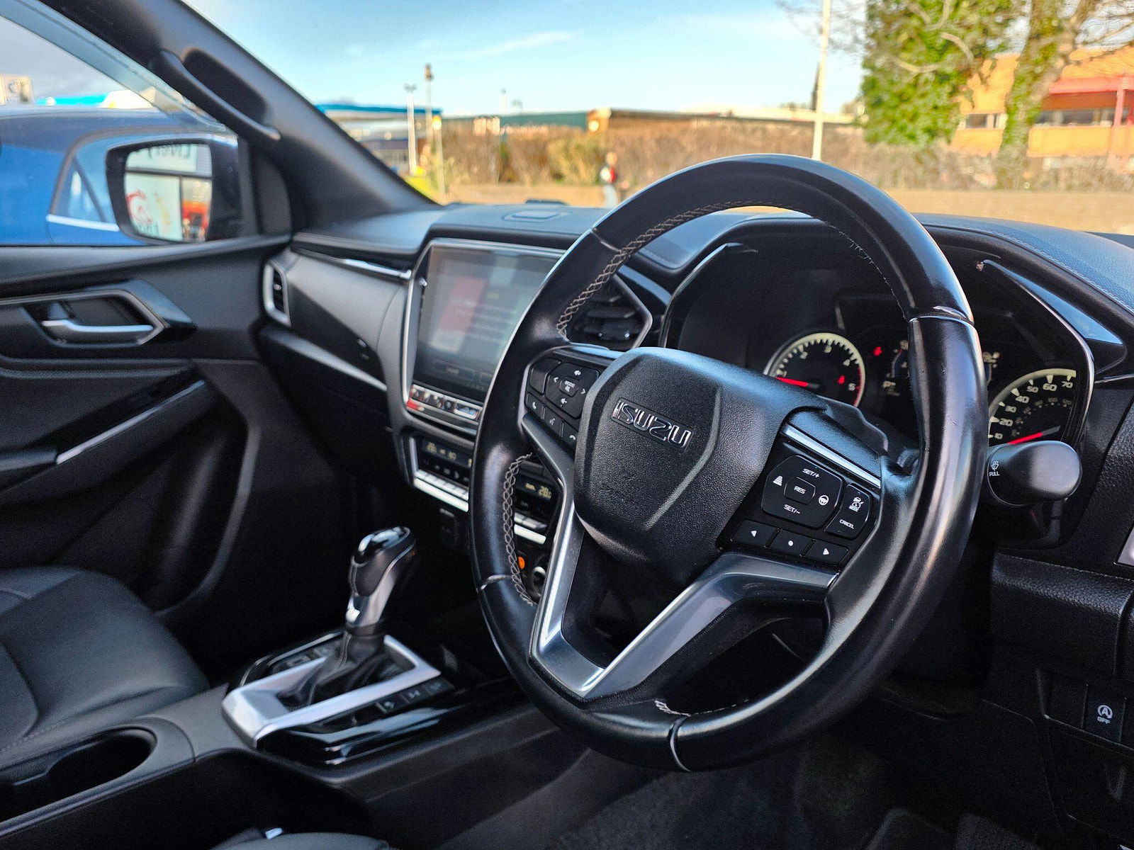 Isuzu D-Max 1.9 TD V-Cross Auto 4WD Euro 6 (s/s) 4dr 4dr Automatic 2023