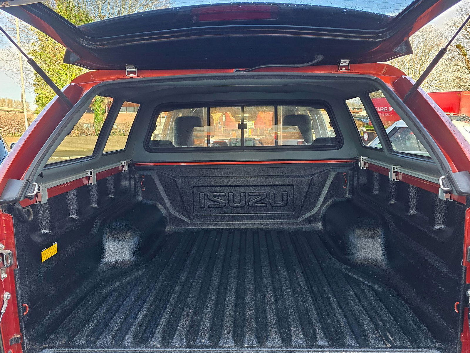 Isuzu D-Max 1.9 TD V-Cross Auto 4WD Euro 6 (s/s) 4dr 4dr Automatic 2023