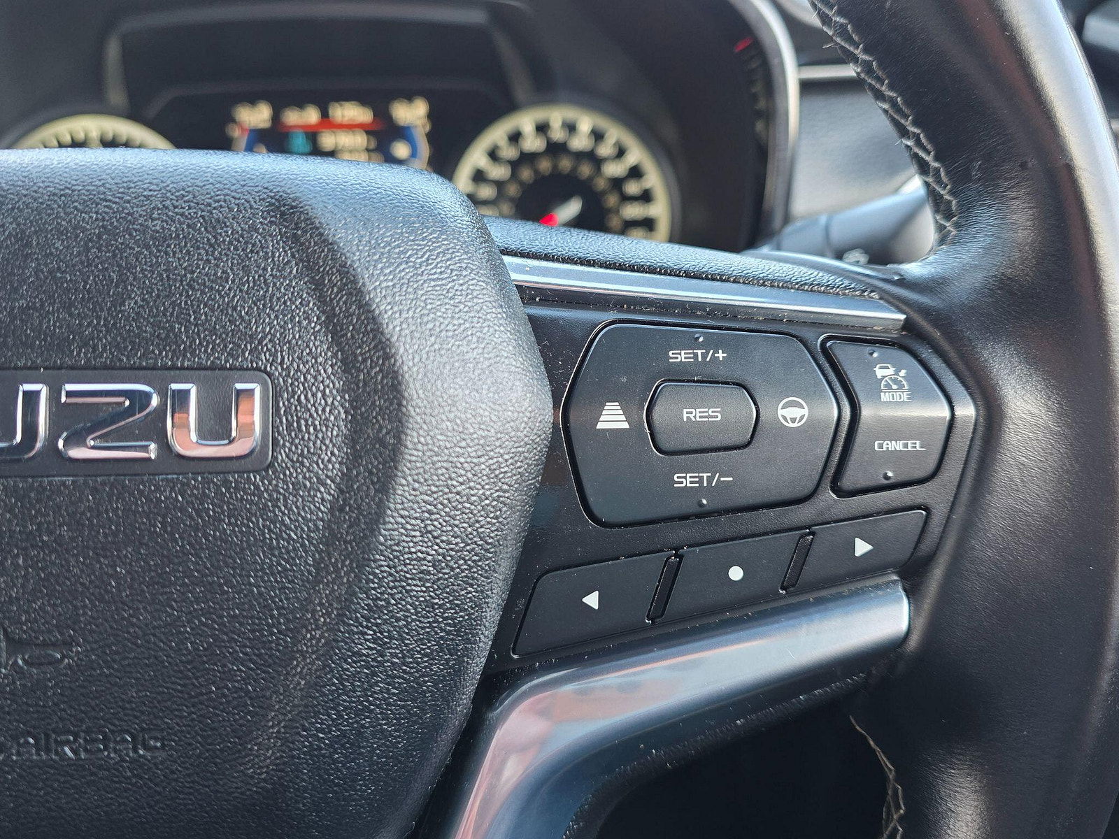 Isuzu D-Max 1.9 TD V-Cross Auto 4WD Euro 6 (s/s) 4dr 4dr Automatic 2023