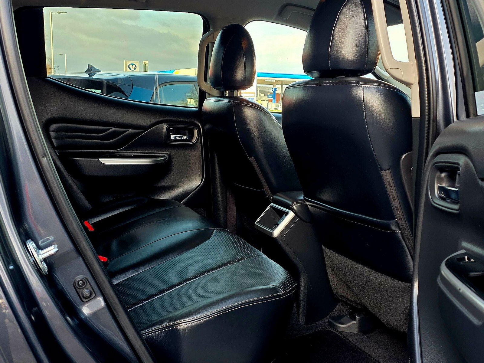 Mitsubishi L200 2.2 DI-D DC Barbarian Auto 4WD Euro 6 (s/s) 4dr 4dr Automatic 2020