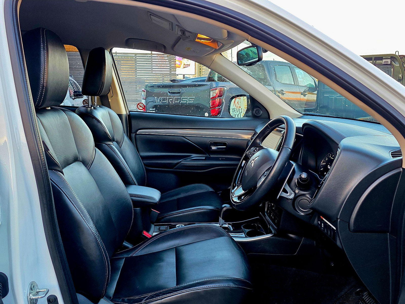 Mitsubishi Outlander 2.0 MIVEC Exceed CVT 4WD Euro 6 (s/s) 5dr 5dr Automatic 2020