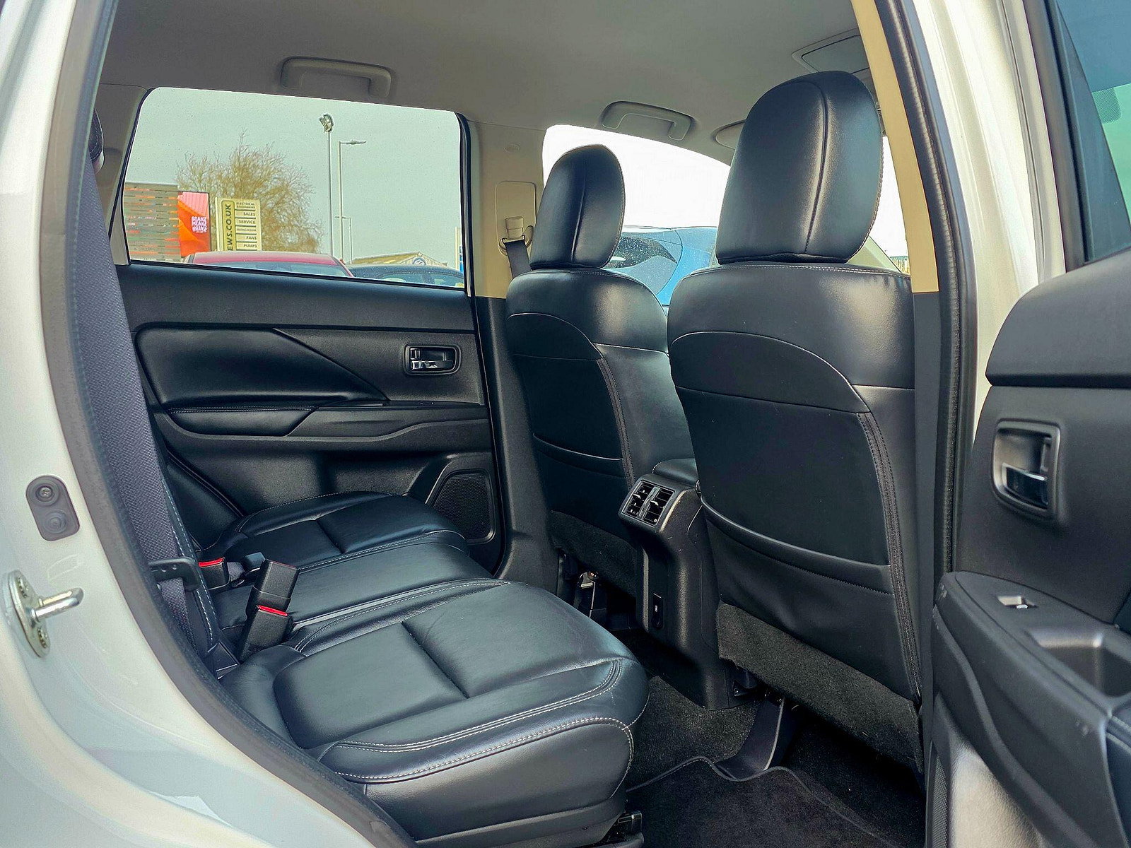 Mitsubishi Outlander 2.0 MIVEC Exceed CVT 4WD Euro 6 (s/s) 5dr 5dr Automatic 2020