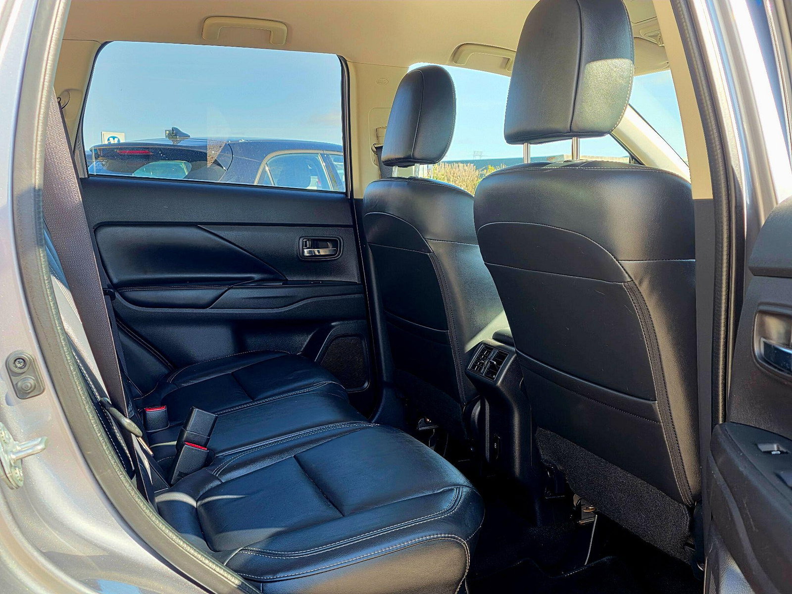 Mitsubishi Outlander 2.0 MIVEC Exceed CVT 4WD Euro 6 (s/s) 5dr 5dr Automatic 2019