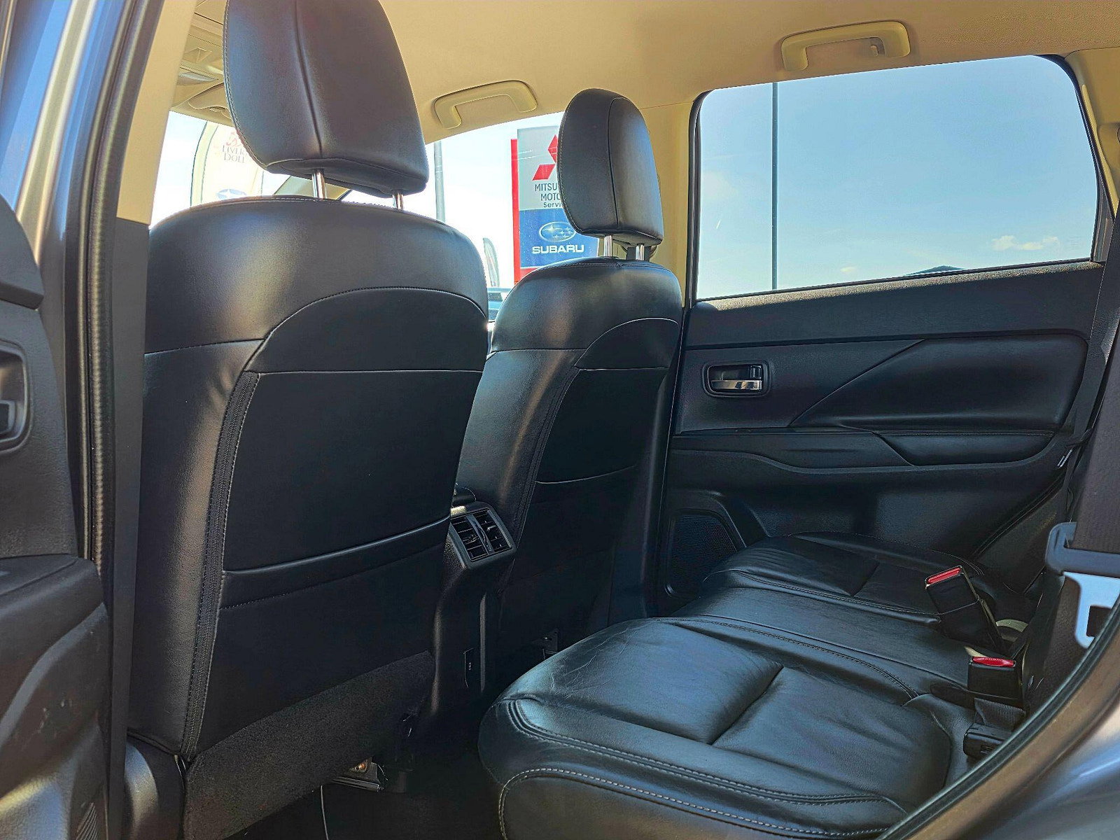 Mitsubishi Outlander 2.0 MIVEC Exceed CVT 4WD Euro 6 (s/s) 5dr 5dr Automatic 2019