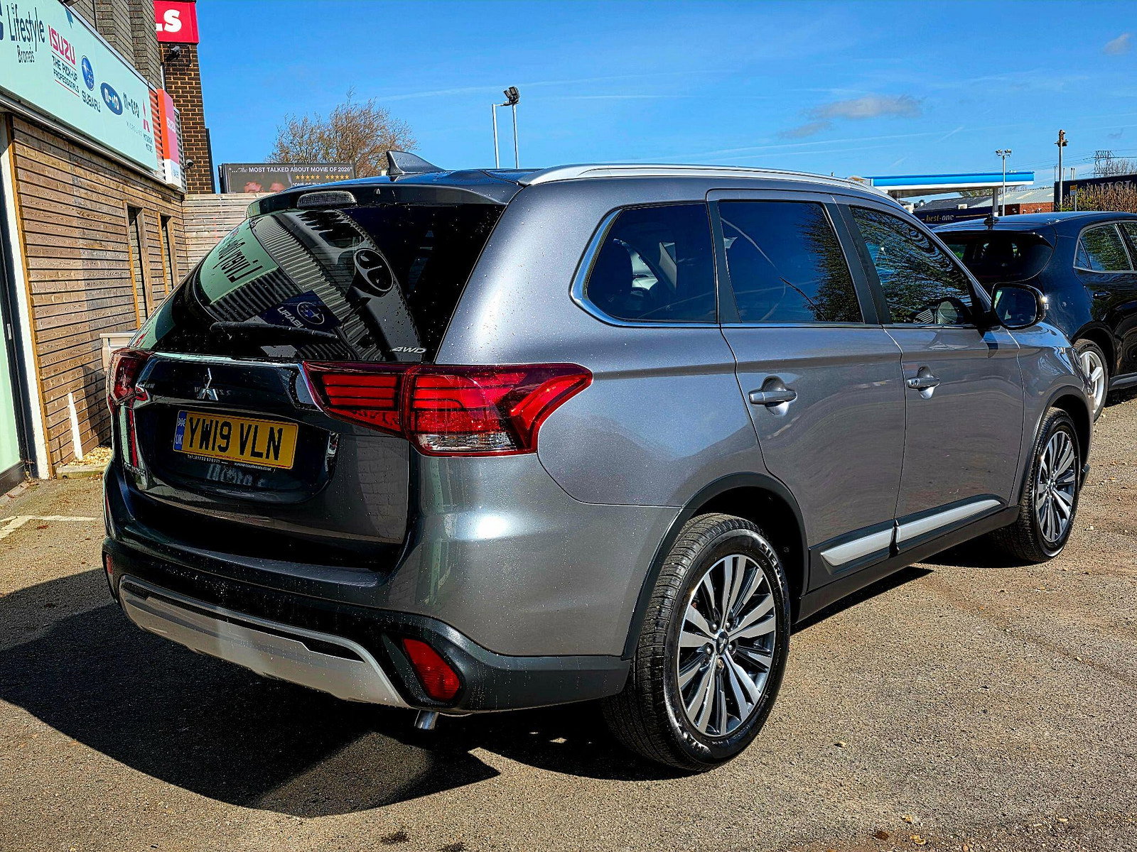 Mitsubishi Outlander 2.0 MIVEC Exceed CVT 4WD Euro 6 (s/s) 5dr 5dr Automatic 2019