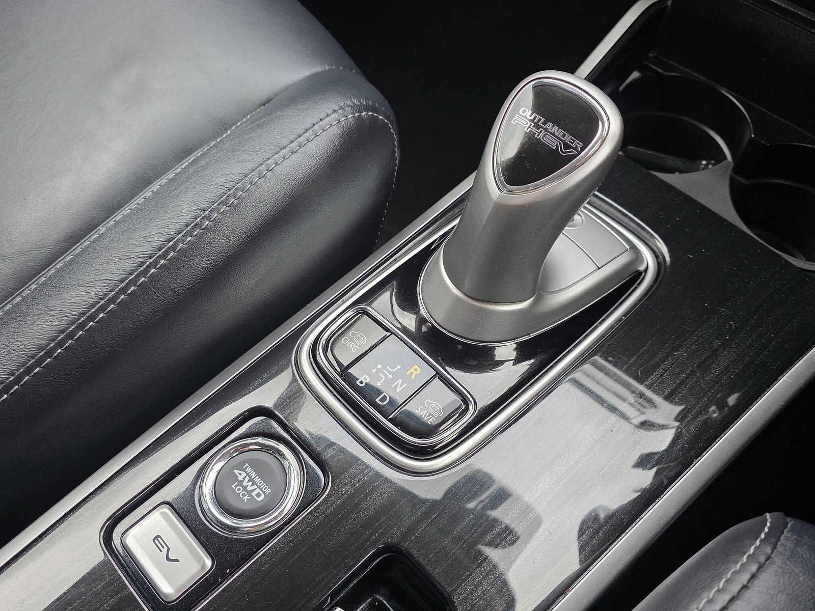 Mitsubishi Outlander 2.0h 12kWh 4h CVT 4WD Euro 6 (s/s) 5dr 5dr Automatic 2018