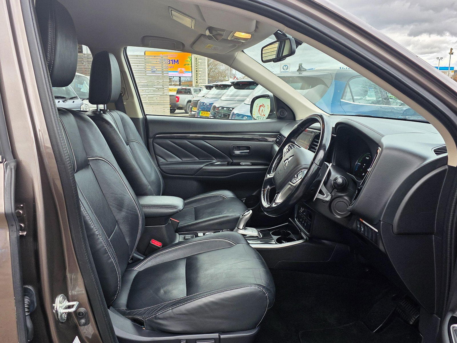 Mitsubishi Outlander 2.0h 12kWh 4h CVT 4WD Euro 6 (s/s) 5dr 5dr Automatic 2018