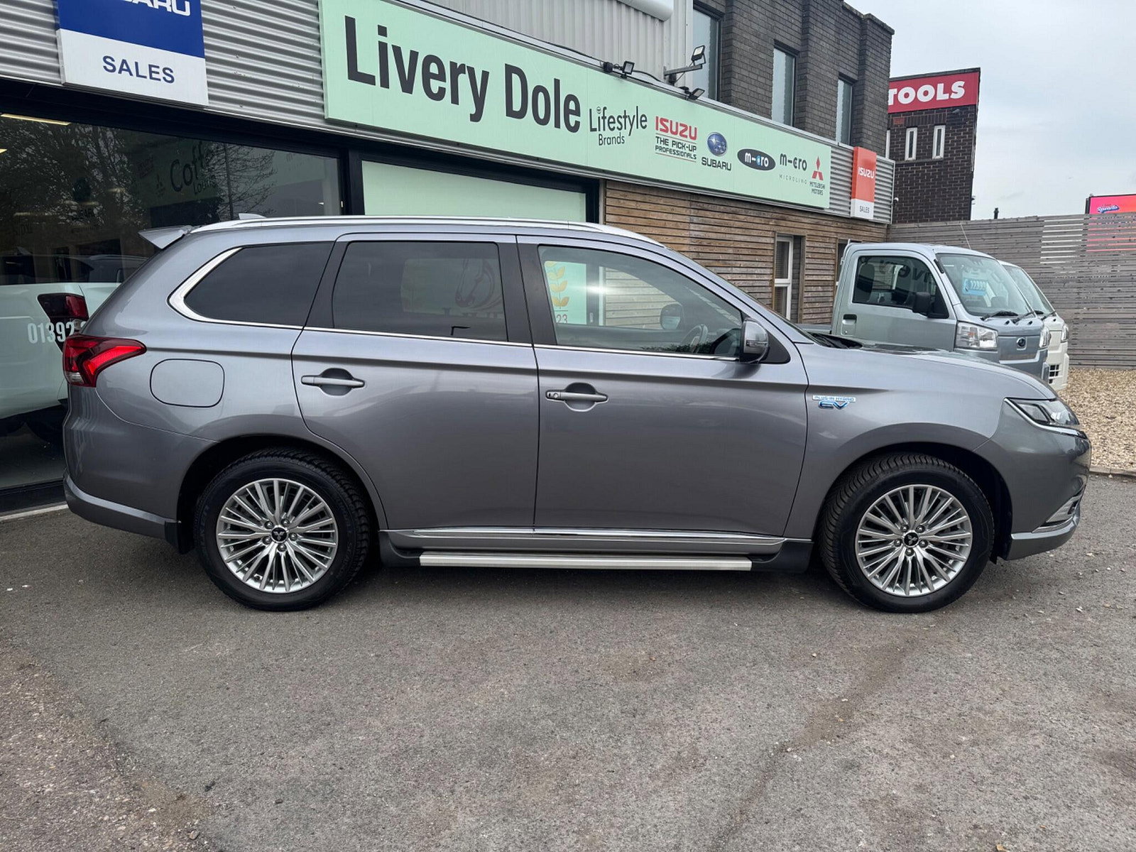 Mitsubishi Outlander 2.4h TwinMotor 13.8kWh 4h CVT 4WD Euro 6 (s/s) 5dr 5dr Automatic 2018
